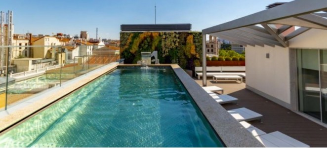 Atico dúplex con terraza privada y piscina a un paso de la Puerta de Alcalá
