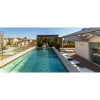 Atico dúplex con terraza privada y piscina a un paso de la Puerta de Alcalá